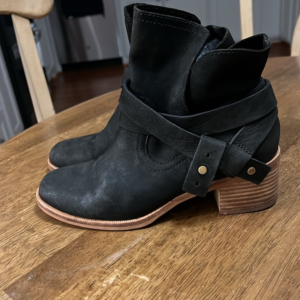 UGG Black Elora boots Size 6.5, 2.25” heels EUC